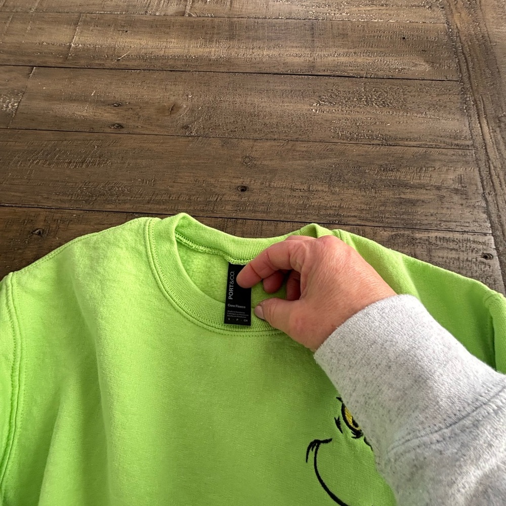 Green womens Sweater with Embroidered Design - Picture 4 of 4